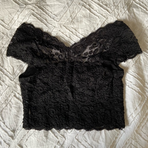 Black lace crop top - Picture 2 of 3